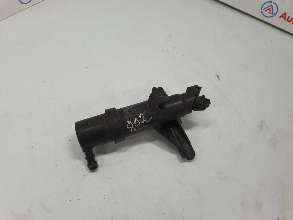 Headlight washer spray nozzle – BMW 5 Series E60 E61 (2004-2010)