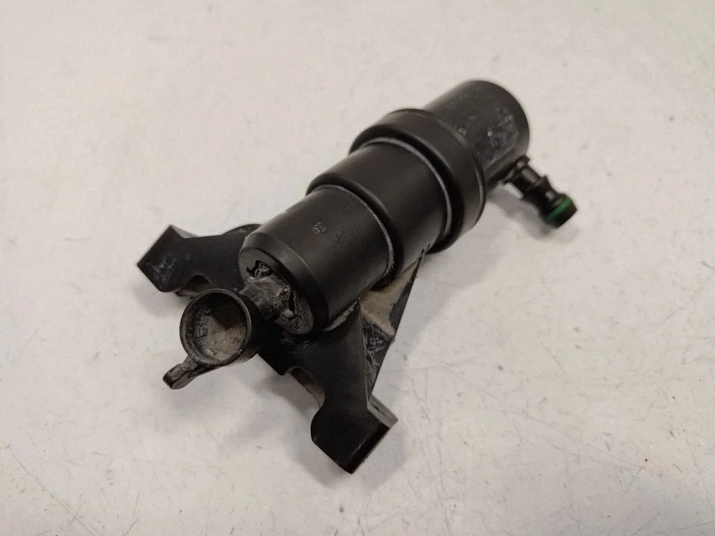 Headlight washer spray nozzle – BMW 7 Series E65 E66 (2001-2008)