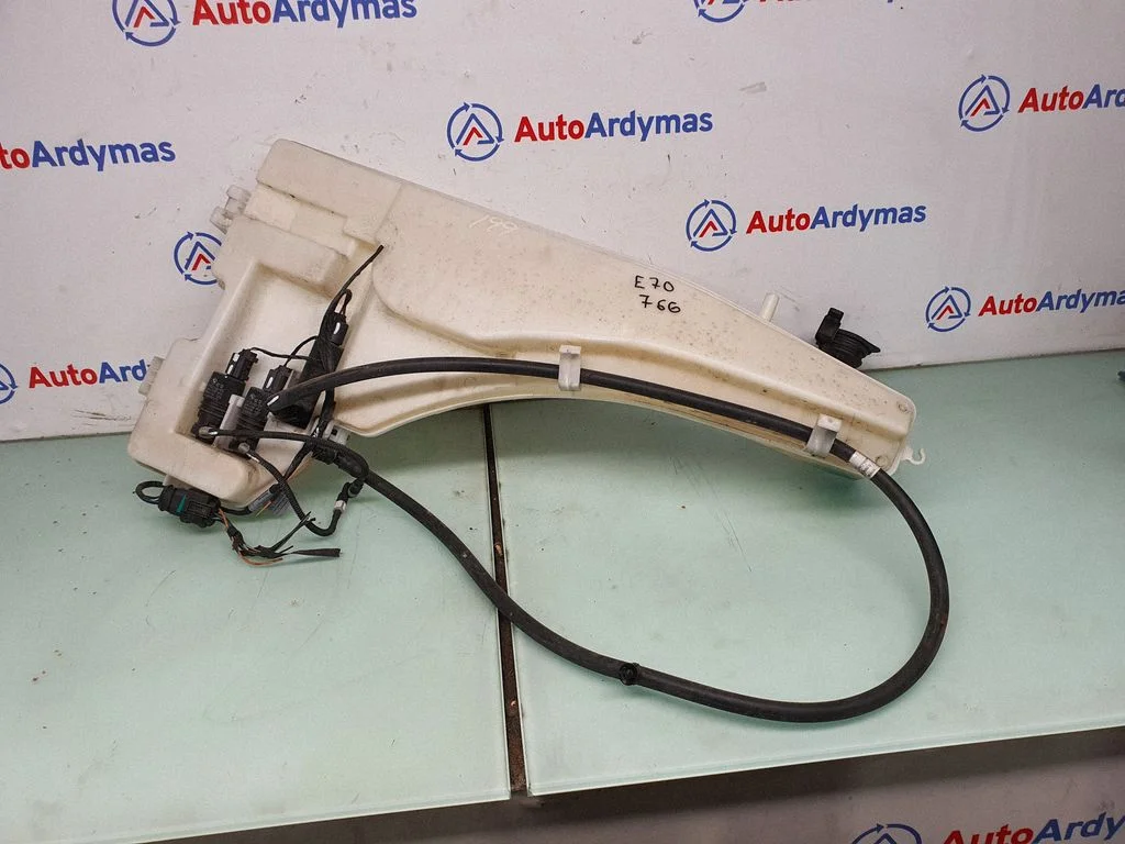 Zbiorniczek spryskiwacza – BMW X5 E70 (2006-2013)