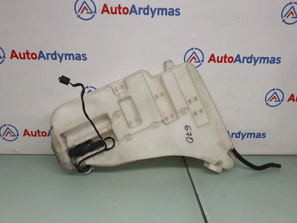Logu mazgāšanas šķidruma tvertne 7269668
