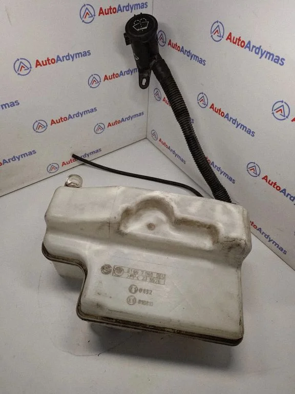 Windshield washer fluid reservoir/tank 61667148064