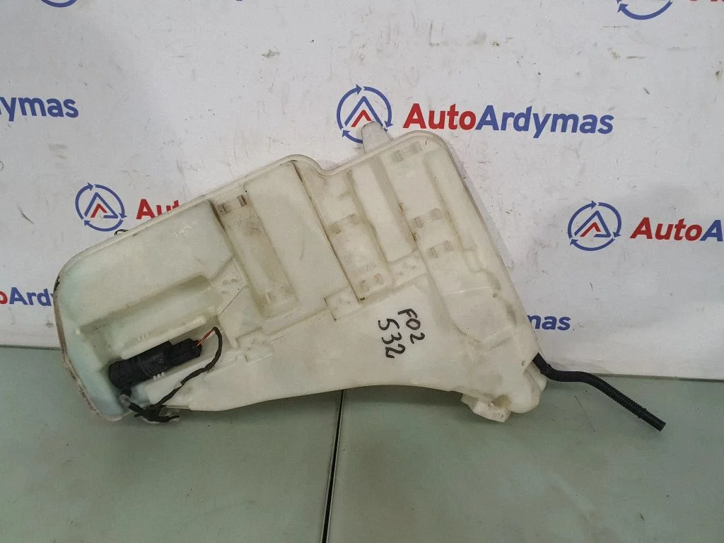Logu mazgāšanas šķidruma tvertne 7269667