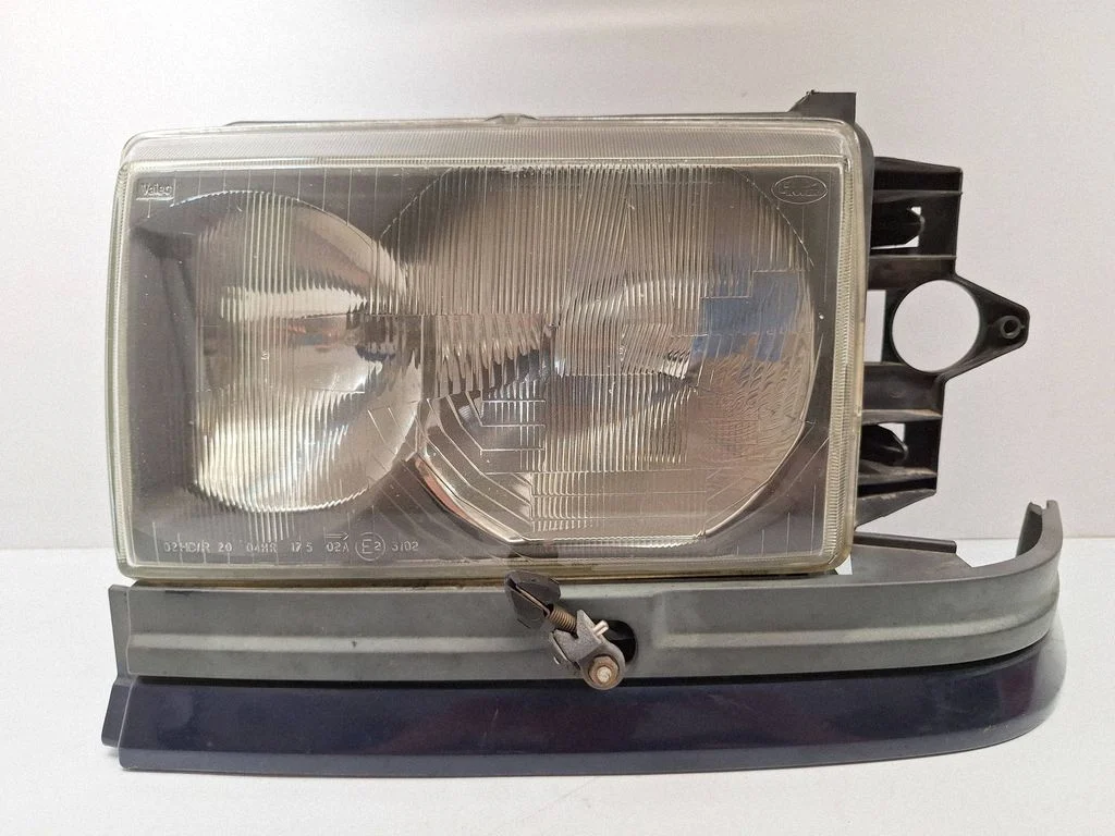 Priekšējais lukturis XBC105730