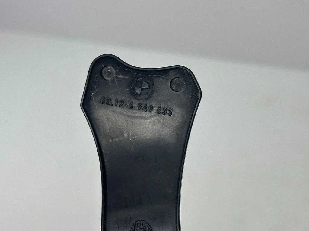 Headlight/headlamp mounting bracket 6949633