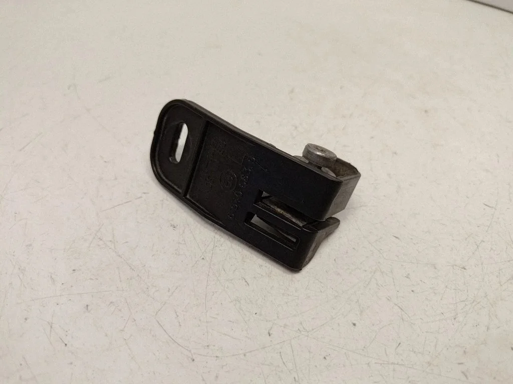 Esitule kinnitusklamber – BMW 1-seeria E81 E87 (2004-2011)