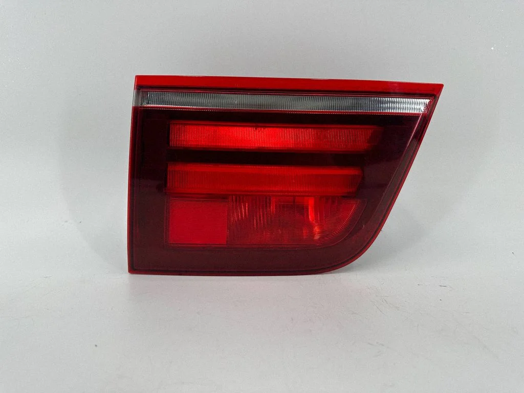 Lampa tylna w klapie 63217227793