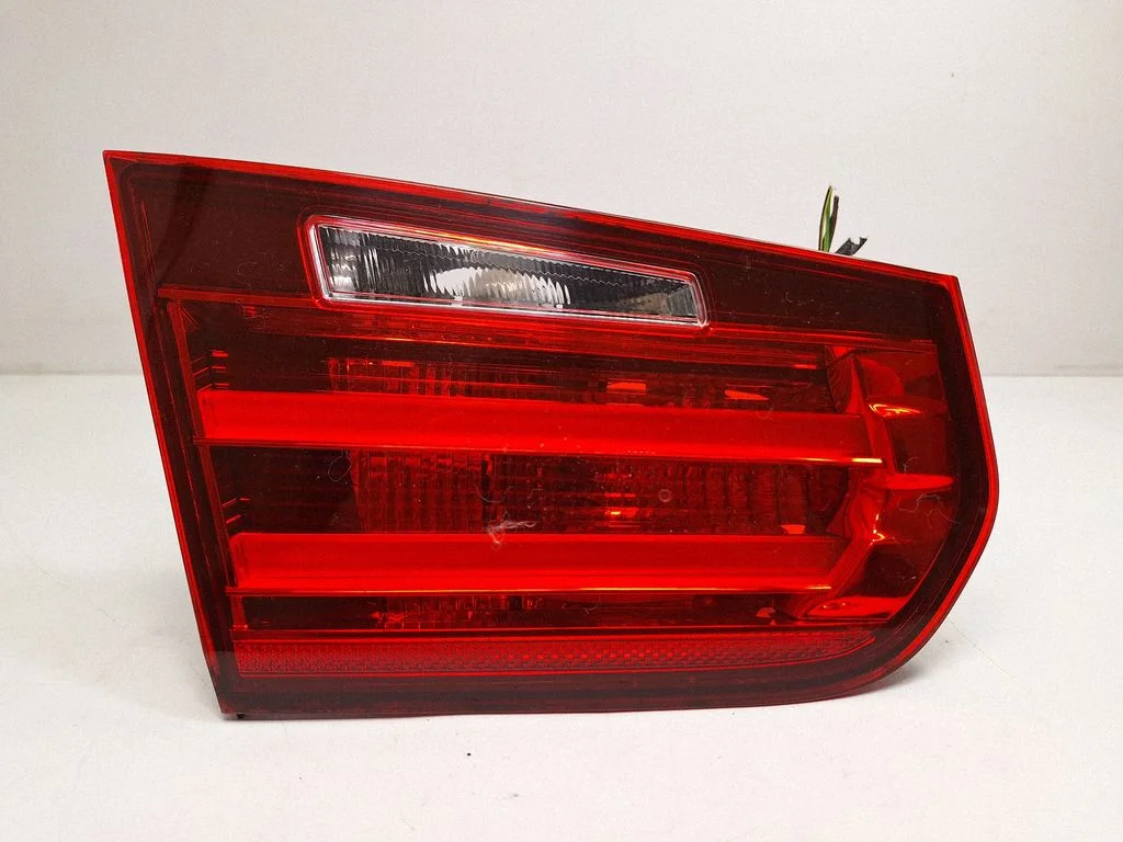 Lampa tylna w klapie 63217371111
