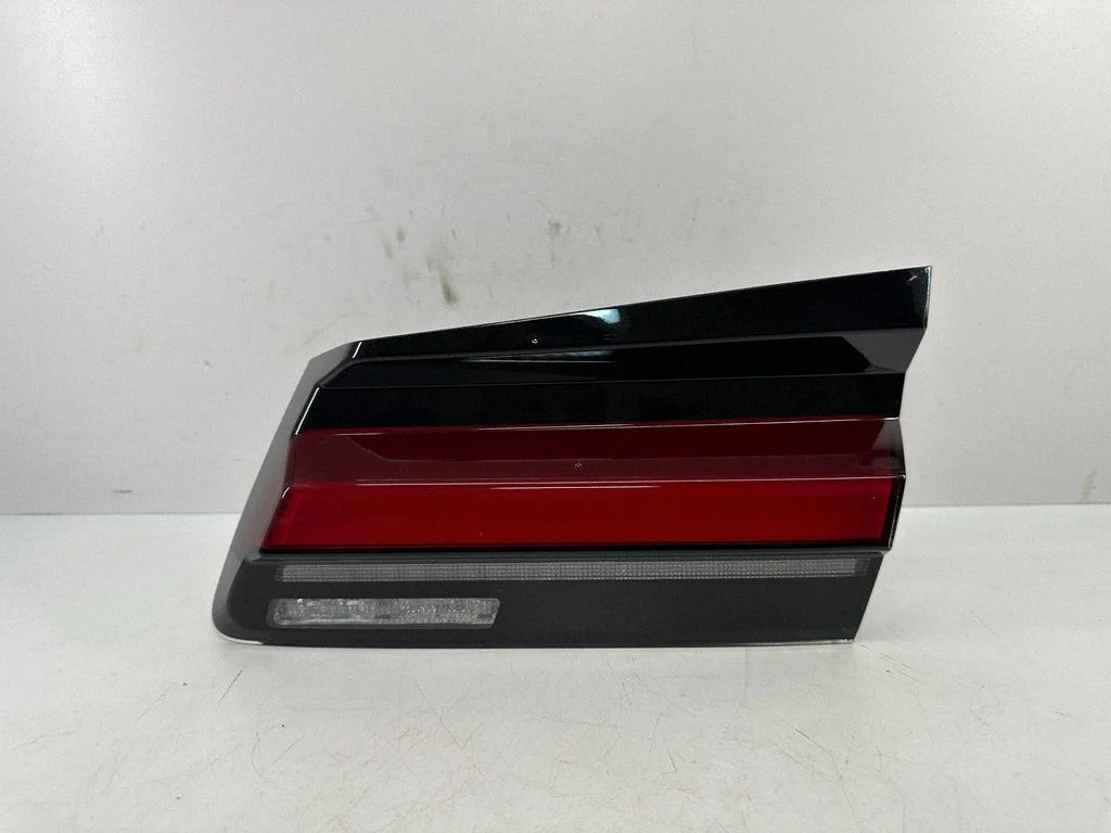 Tailgate rear/tail lights 8493818