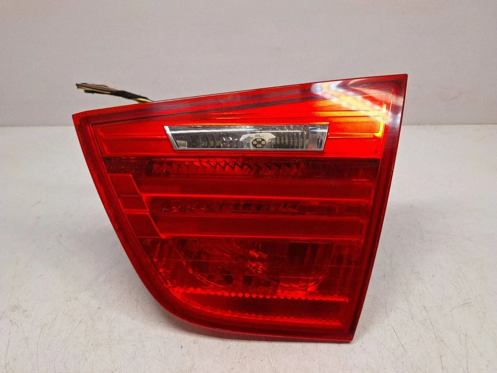 Aizmugurējais lukturis bagāžnieka vākā – BMW 3. sērija E90 E91 (2005-2012)