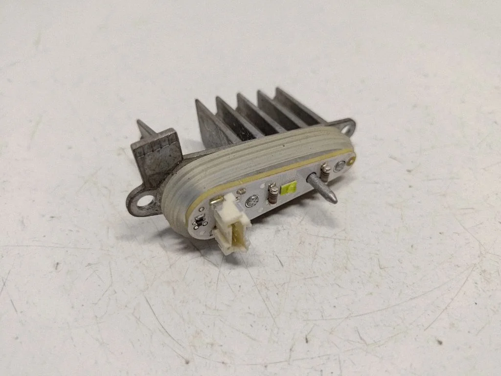 Headlight part YL102