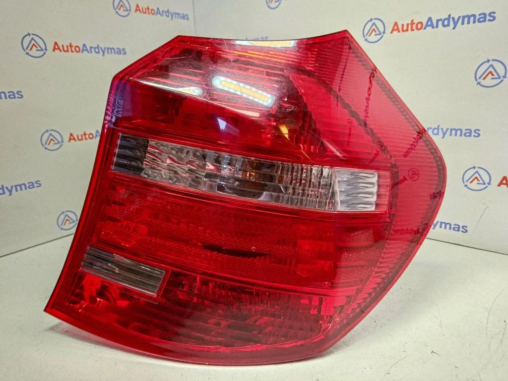 Lampa tylna w błotniku 7164956