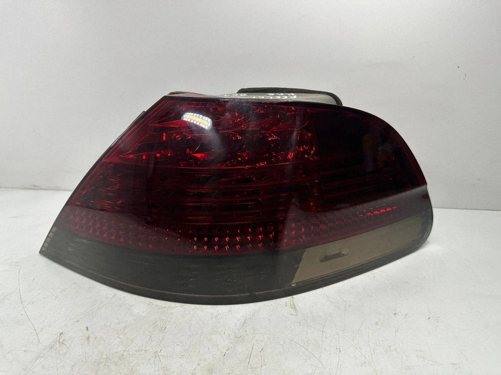 Lampa tylna w błotniku 6937236