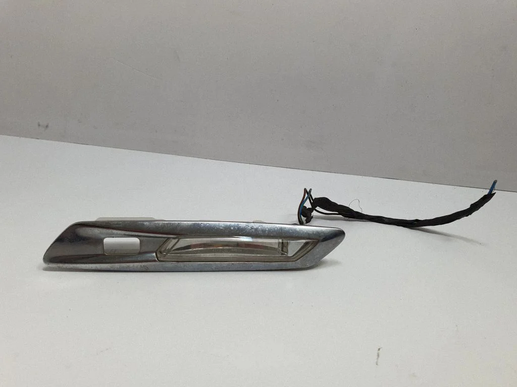 Front fender indicator light 7154168