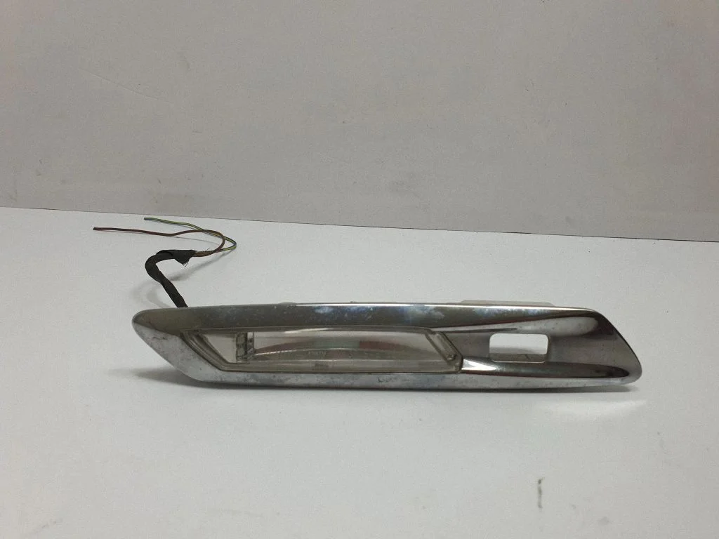 Front fender indicator light 7154167