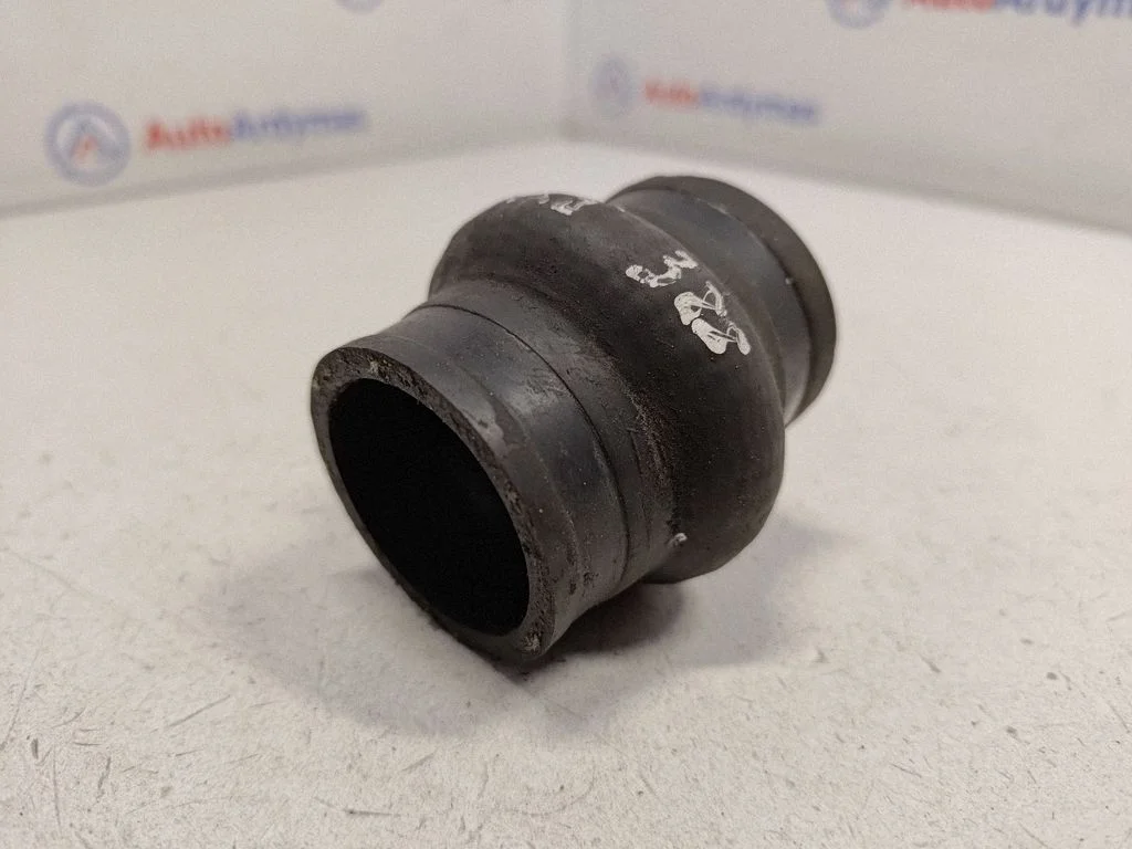 Engine coolant pipe/hose 17127610704