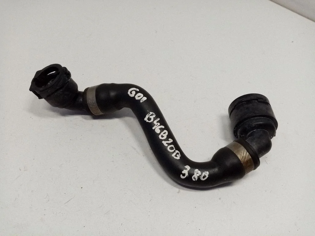 Engine coolant pipe/hose 8670700