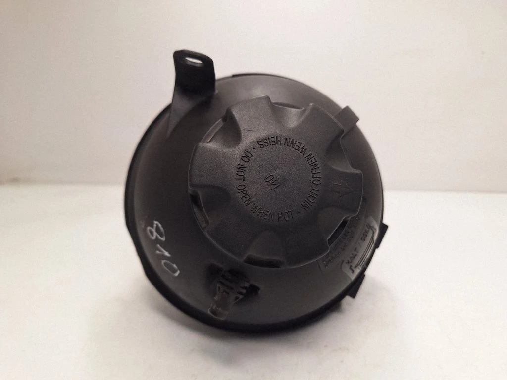Coolant expansion tank/reservoir 17137823544