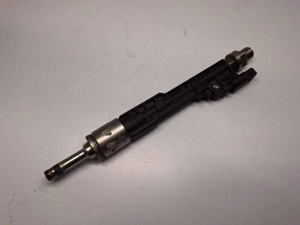 Sprausla (-as) (inžektors (-i)) – BMW 7. sērija G11 G12 (2015-2022)
