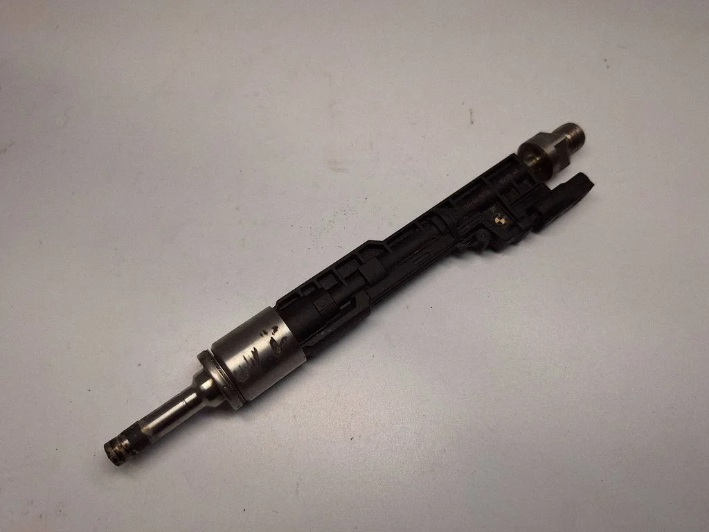 Sprausla (-as) (inžektors (-i)) – BMW 7. sērija G11 G12 (2015-2022)