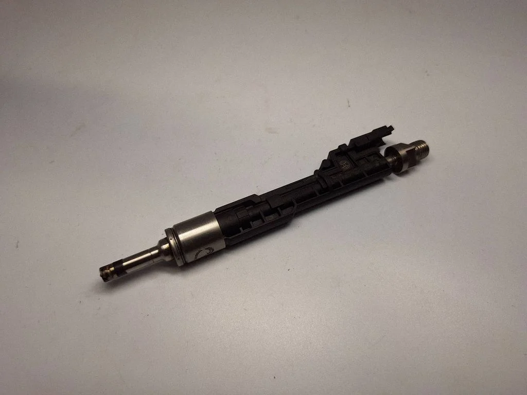 Sprausla (-as) (inžektors (-i)) – BMW 7. sērija G11 G12 (2015-2022)