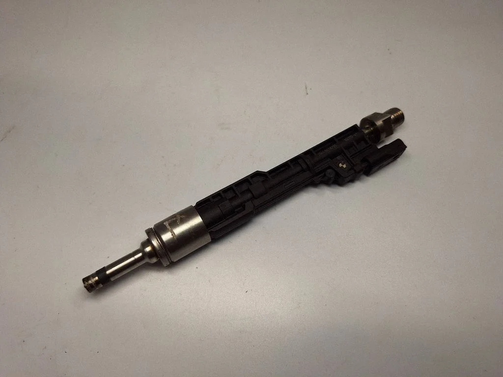 Sprausla (-as) (inžektors (-i)) – BMW 7. sērija G11 G12 (2015-2022)