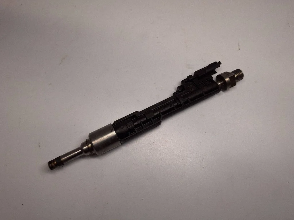 Fuel injector 13538638255