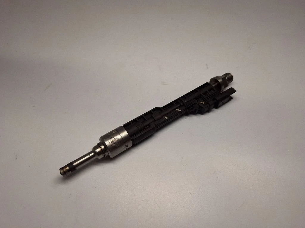 Fuel injector 13647639994