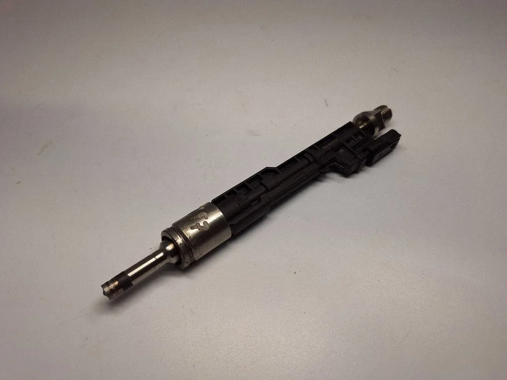 Fuel injector 13538626147