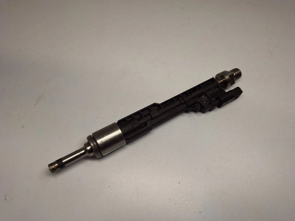 Fuel injector 13538626147