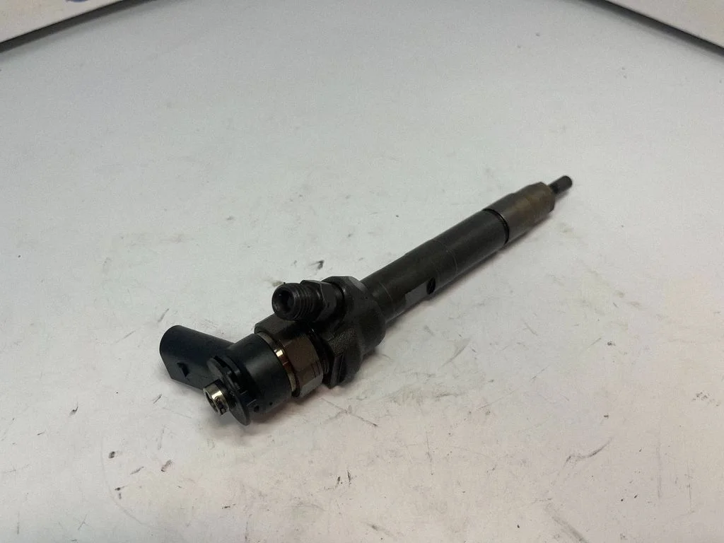 Fuel injector 0445110601