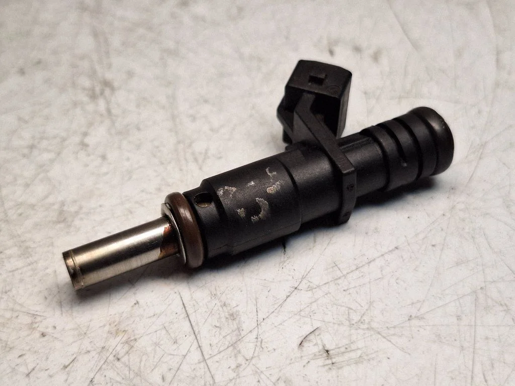 Fuel injector 7531634