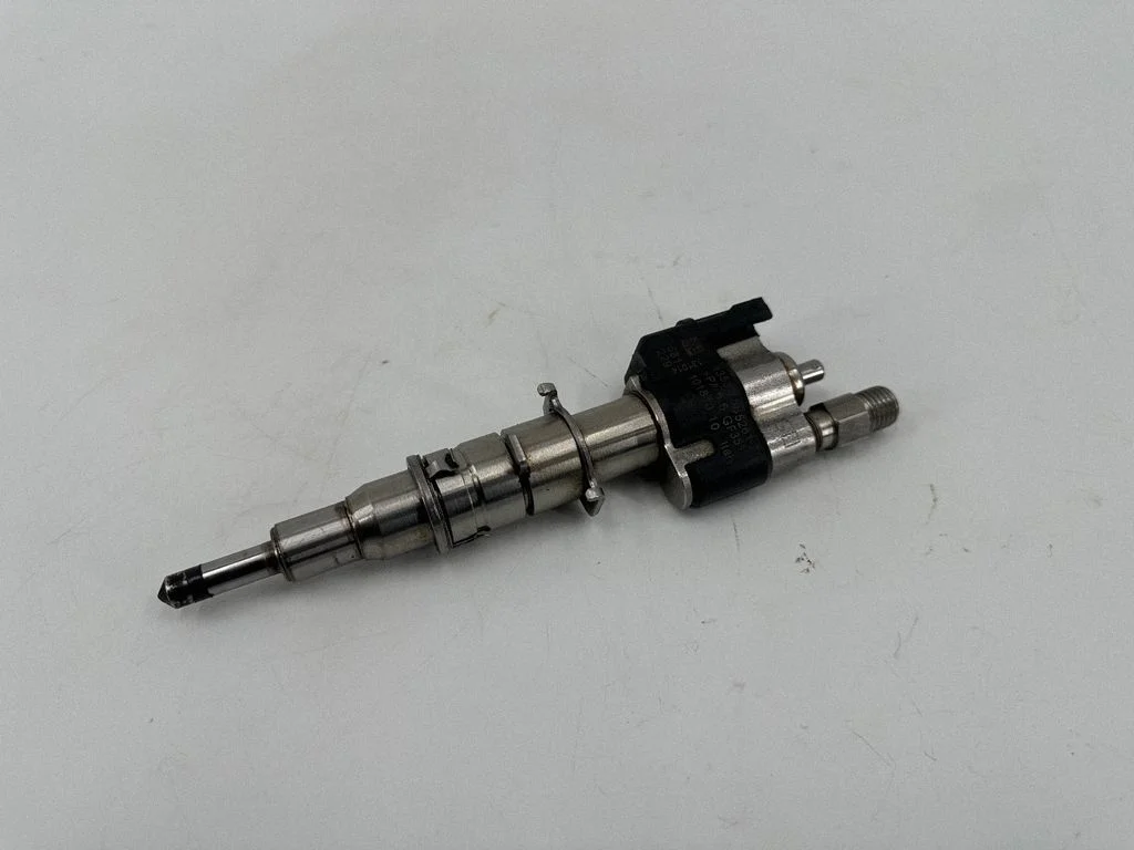 Fuel injector 7585261