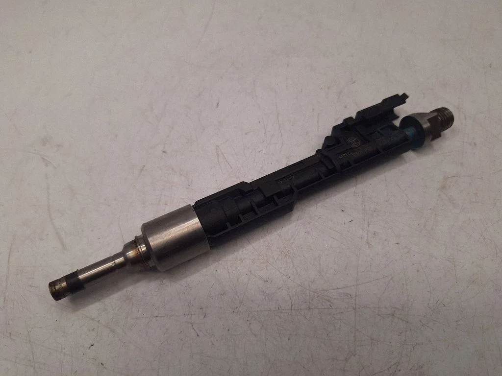 Fuel injector 13647599876