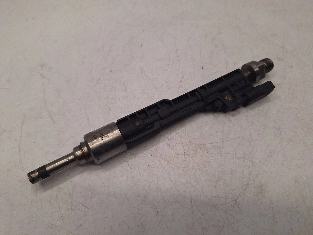 Fuel injector 13647599876