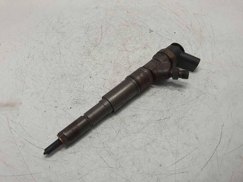 Fuel injector 7792096
