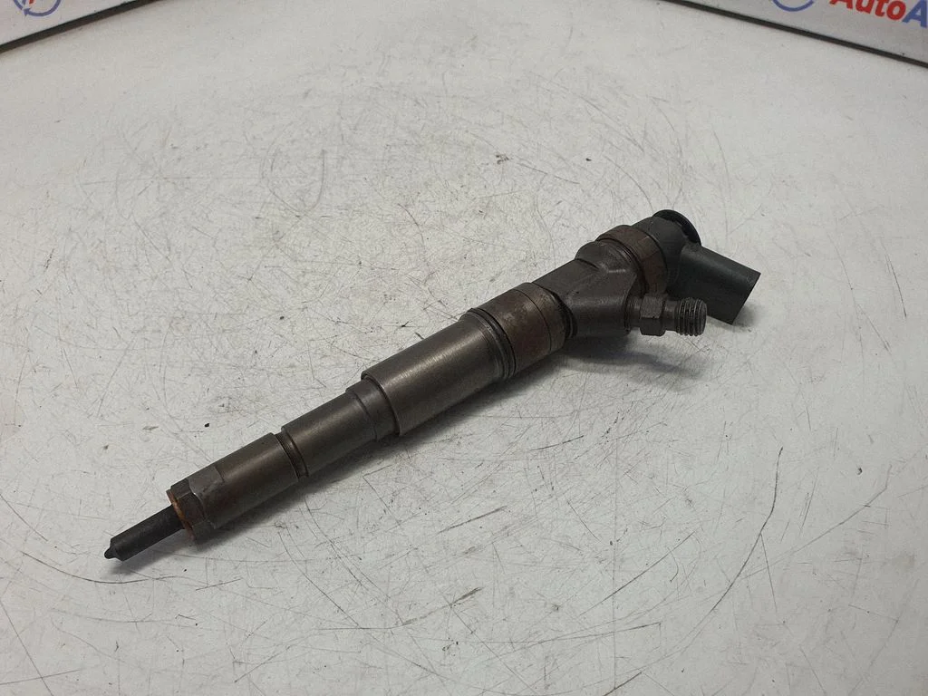 Fuel injector 7792096