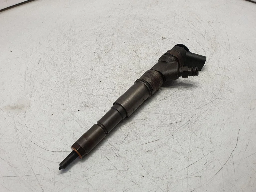 Fuel injector 7792096