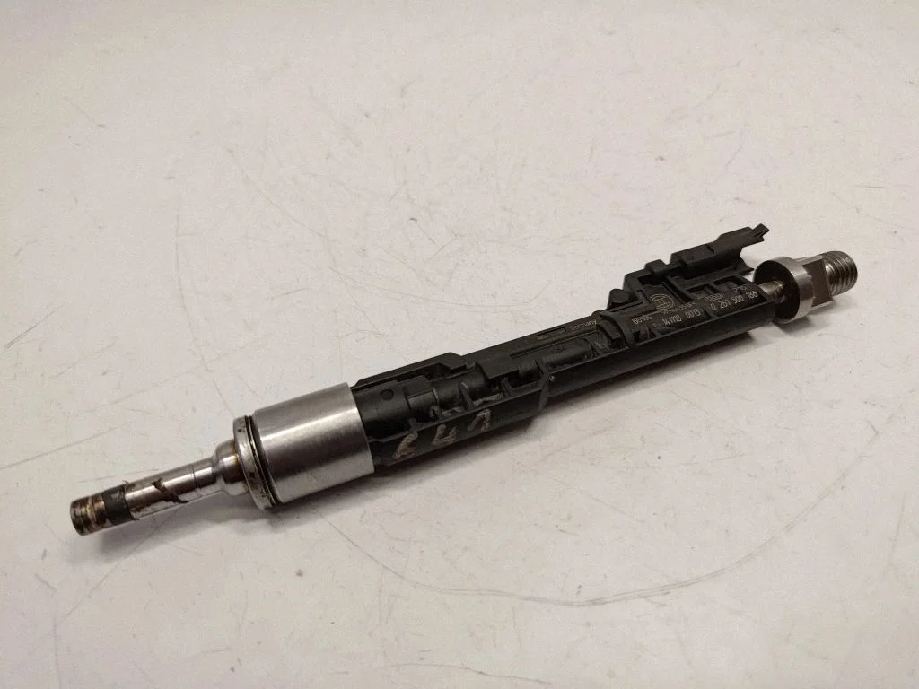 Fuel injector 13537645956