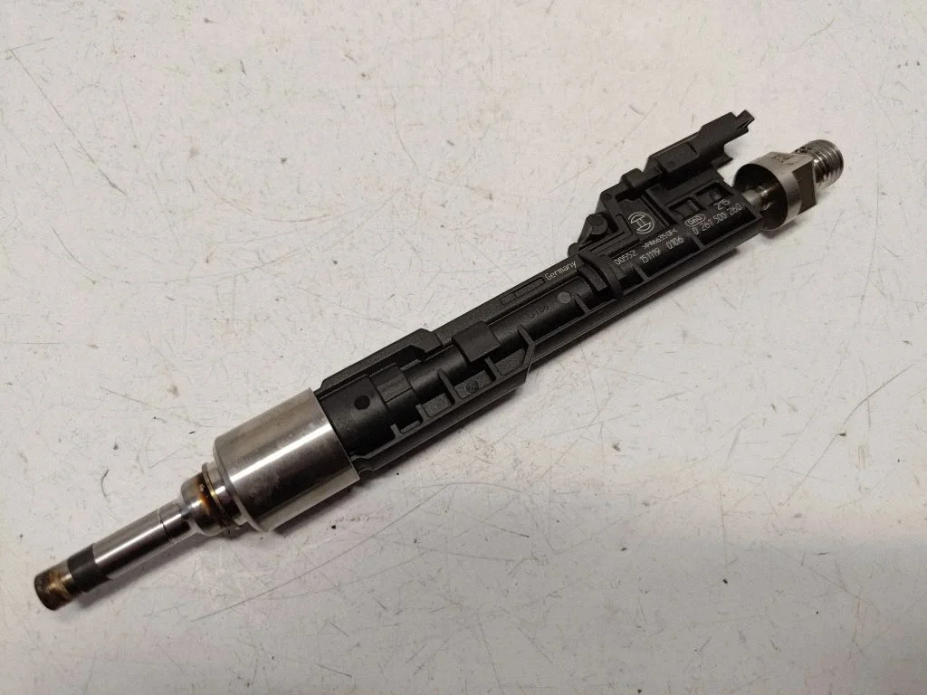 Fuel injector 13648625397