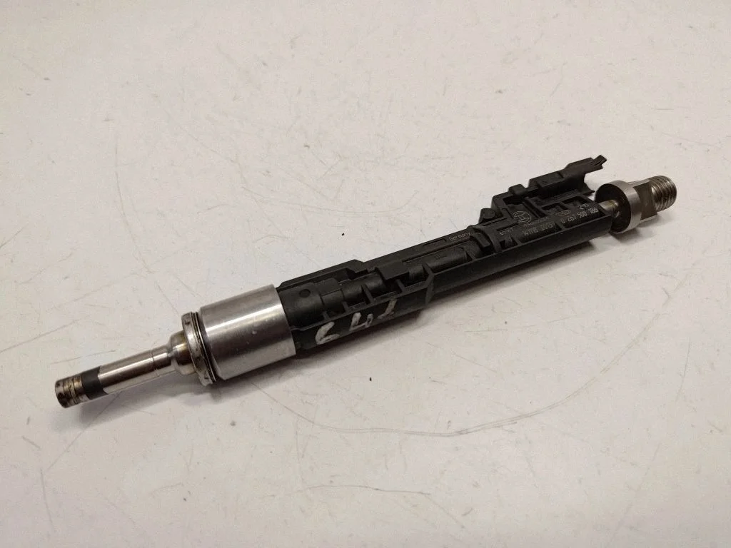Fuel injector 13537645956