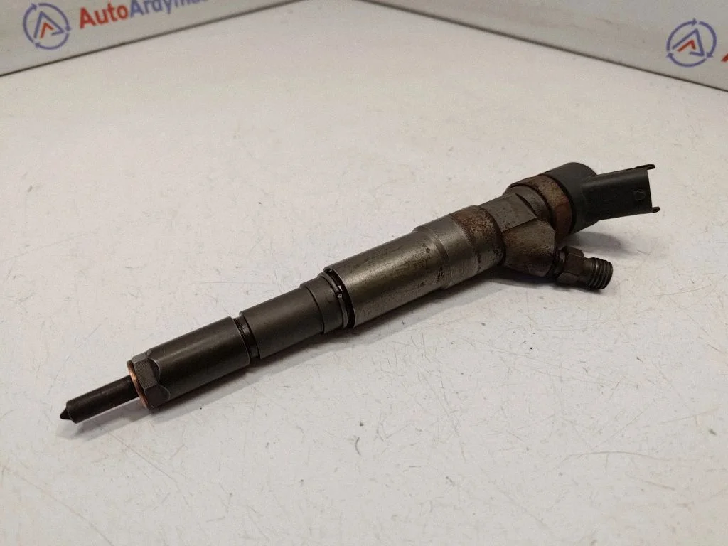Fuel injector 2354000