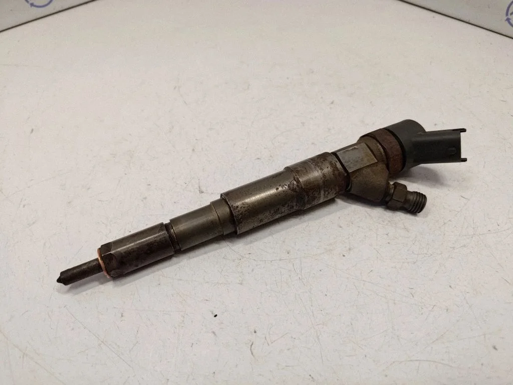 Fuel injector 2354000