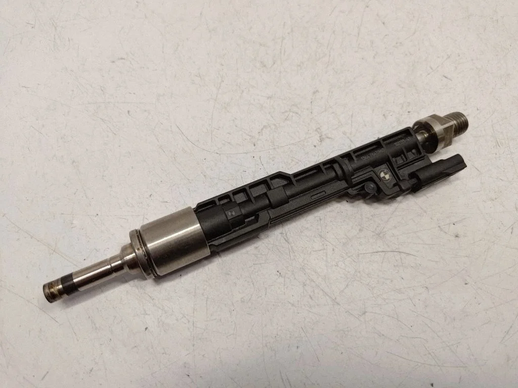 Fuel injector 13647645960