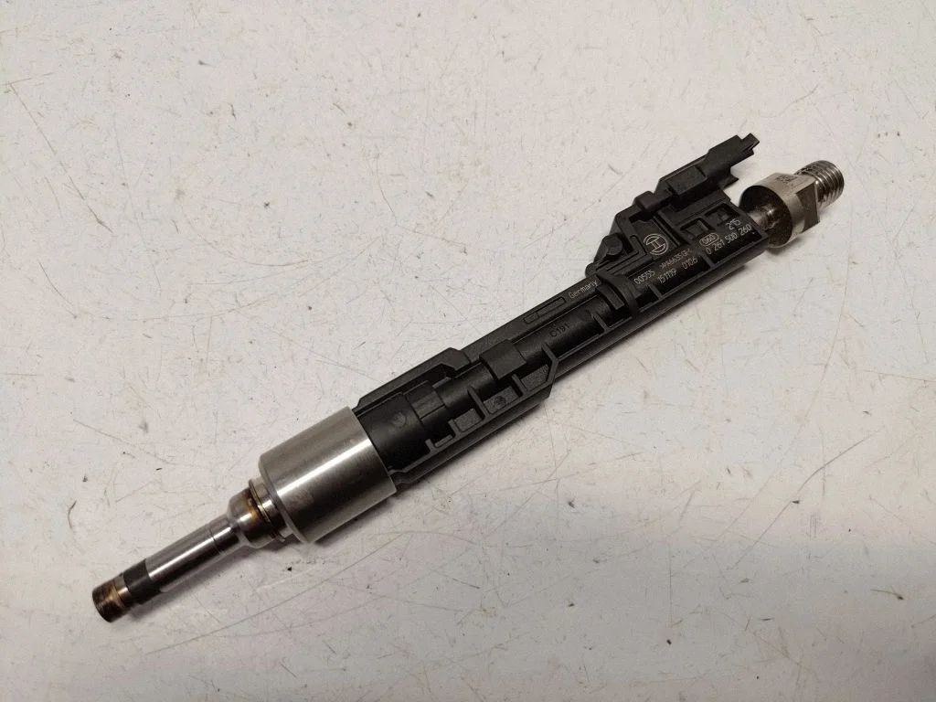 Fuel injector 13648625397