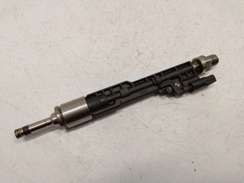 Fuel injector 13647645960