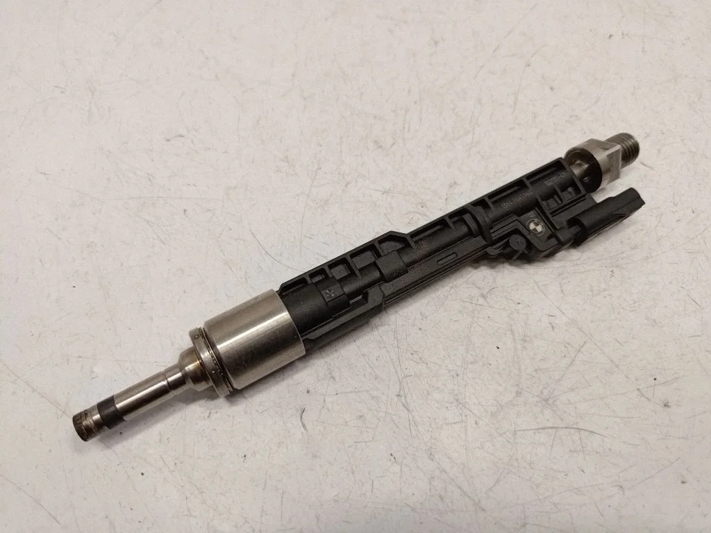 Fuel injector 13647645960