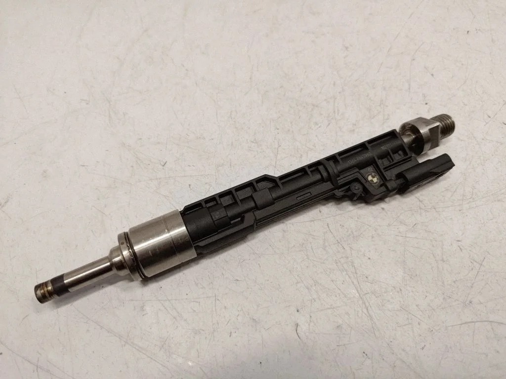 Fuel injector 13647645960