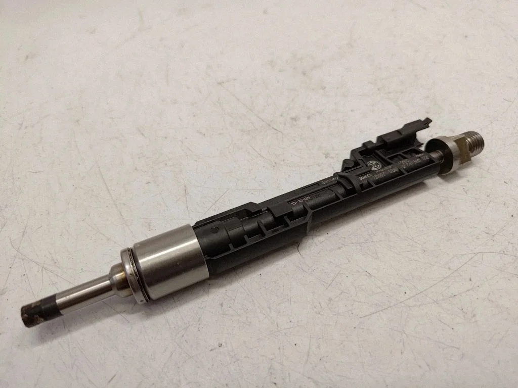 Fuel injector 13647639994