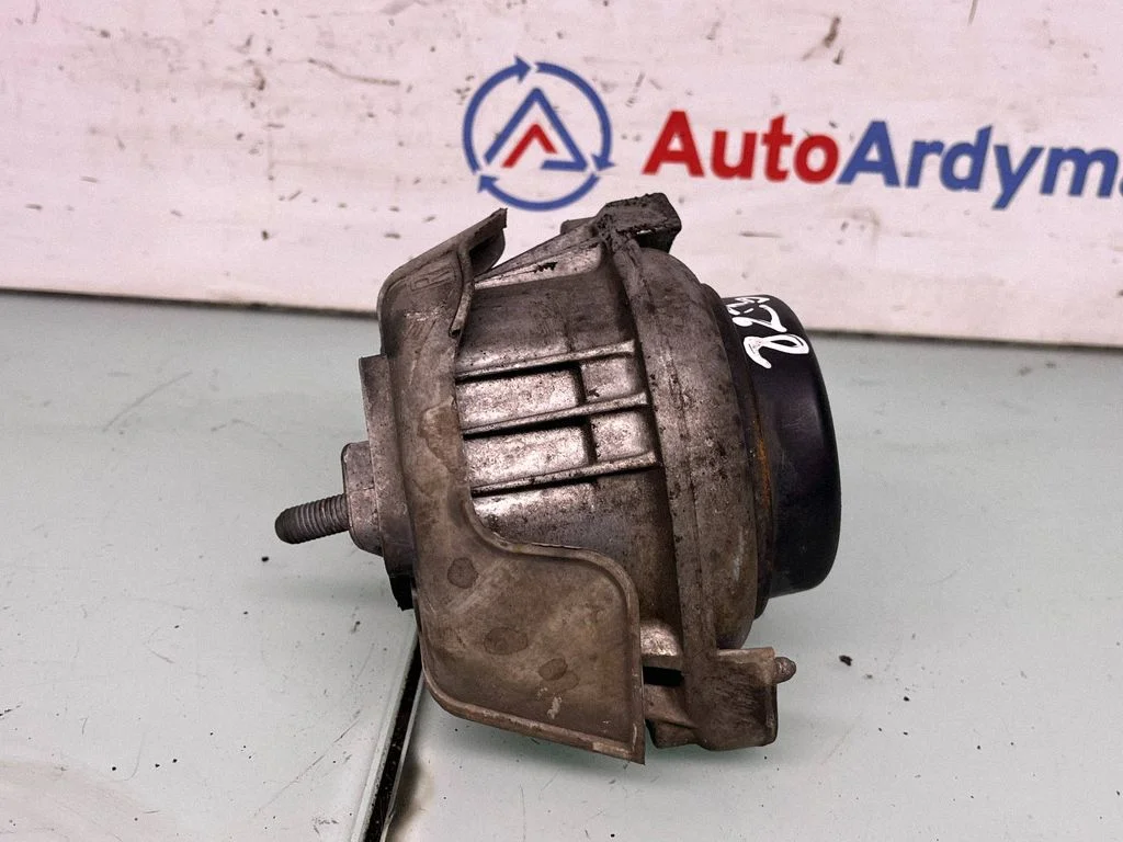 Engine mount bracket 6773744