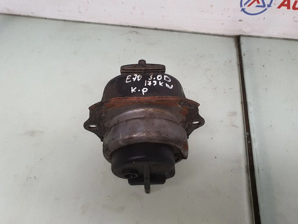 Engine mount bracket 6773817
